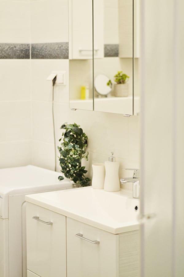 Apartment Centre *