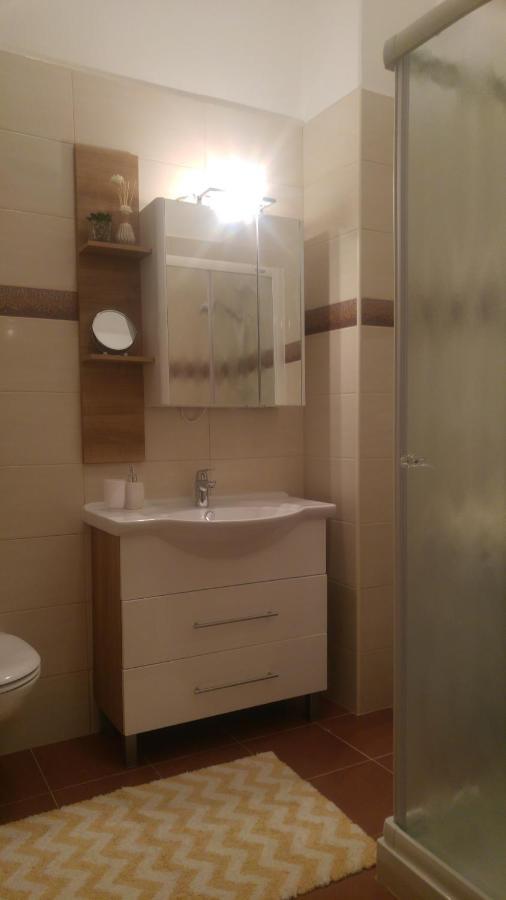 Apartment Centre *